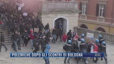 Breaking News delle 21.30 | Polemiche dopo gli scontri di Bologna