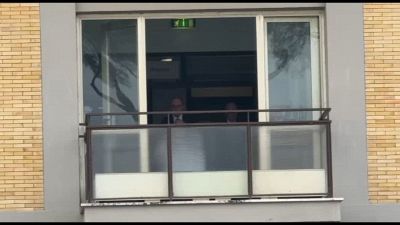 Il Papa si affaccia dal Gemelli e torna in Vaticano