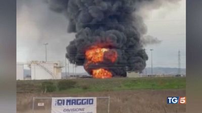 Esplode una raffineria Morti, feriti e dispersi