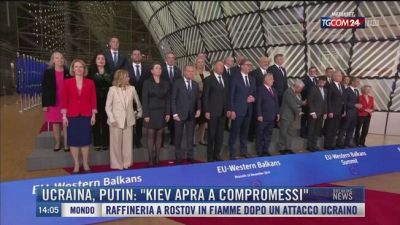 Breaking News delle 14.00 | Ucraina, Putin: "Kiev apra a compromessi"