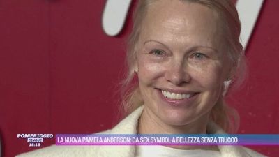 La nuova Pamela Anderson: da sex symbol a bellezza senza trucco