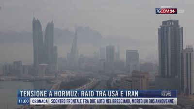 Breaking News delle 11.00 | Tensione a Hormuz: raid tra Usa e Iran