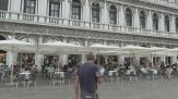 Un toast, un croissant, 2 spritz e l'orchestra, conto 72 euro