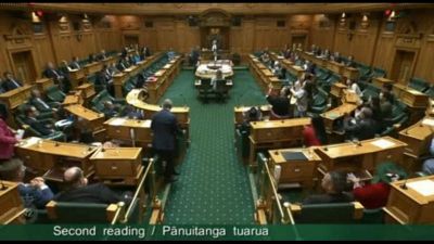 Canto Maori al parlamento neozelandese, bocciata legge anti indigeni