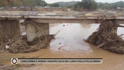 Come cambia il mondo: i disastri colpa del clima o delle follie green?
