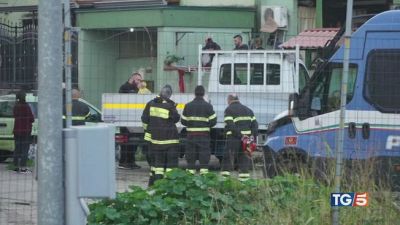 Maxiblitz a Caivano, sgomberi e tensione