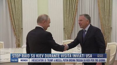 Breaking News delle 17.00 | Stop raid su Kiev durante visita inviati Usa