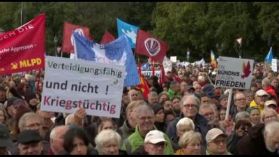 Berlino, migliaia manifestano contro la guerra, c'è Sahra Wagenknecht