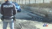 "Mi ha chiuso dentro l'auto tra le fiamme"