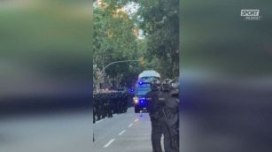 Disintegrato il pullman del Real Madrid: il video da dentro fa paura