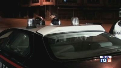 Irrompe nella festa e uccide una donna
