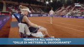 "Dille di mettersi il deodorante"