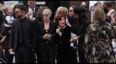 La famiglia di Ozzy Osbourne saluta i fan al funerale
