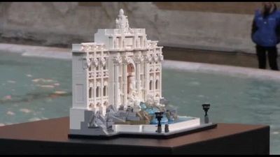 LEGO lancia il nuovo set Fontana di Trevi", davanti a quella vera