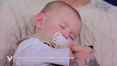 Andrea Cerioli e Arianna Cirrincione: "Vi presentiamo nostra figlia Allegra"