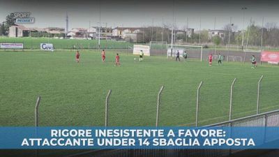 Rigore inesistente a favore: sbaglia apposta