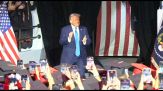 Trump agli studenti dell'Alabama: "il Sogno Americano davanti a voi"
