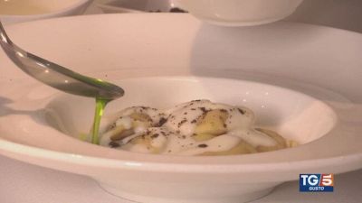 Gusto: Bottoni con fonduta di ragusano