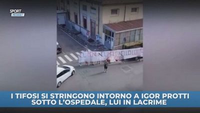 Tifosi sotto l'ospedale di Protti