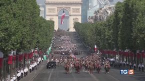 L'Europa sfila a Parigi verso una difesa comune