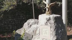 A Pordenone rubata l'aquila sul cippo della Bastia del castello