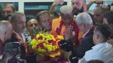 Osimhen arriva a Istanbul e torna al Galatasaray, il delirio dei tifosi del CimBom