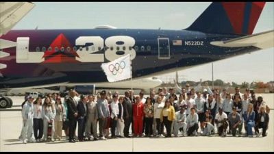 La bandiera olimpica arriva a Los Angeles per i giochi del 2028