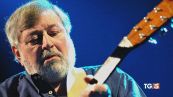 Addio a Guccini, poesia e musica