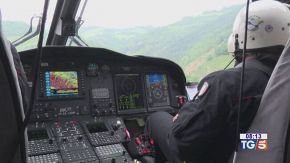 Cade elicottero ricerche in corso