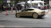 Tesla lancia Cybercab, il robotaxi senza volante e senza pedali