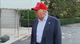 Cappellini e t-shirt, criptovalute, dollari d'argento, scarpe da ginnastica