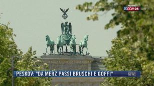 Breaking News delle 21.30 | Peskov: "Da Merz passi bruschi e goffi"