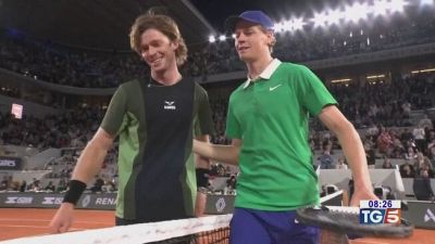 Sinner avanza a Parigi Oggi Musetti-Tiafoe