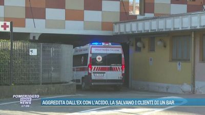 Aggredita dall'ex con l'acido, la salvano i clienti di un bar