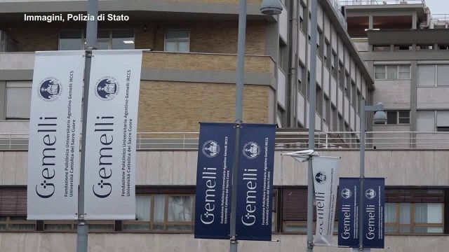 Roma, la Befana della polizia al Gemelli tra i bambini