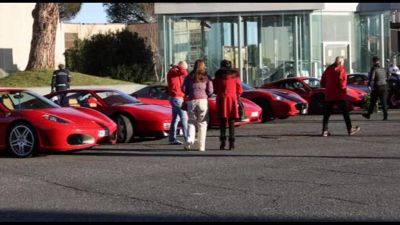 Al Gemelli di Roma, per i bimbi in cura il Natale arriva in Ferrari