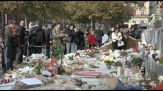 In centro a Parigi fiori e raccoglimento per la strage del 13 novembre