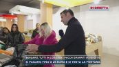 Bergamo, tutti in coda per i pacchi smarriti in vendita