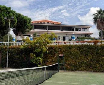 HOTEL VILLAGGIO PINETA PETTO BIANCO campo da tennis