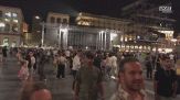 Inter sconfitta, i tifosi svuotano Piazza Duomo a testa bassa