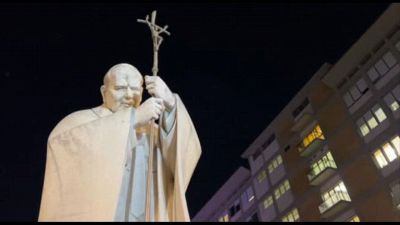 Crisi respiratoria per Papa Francesco, la prognosi resta riservata