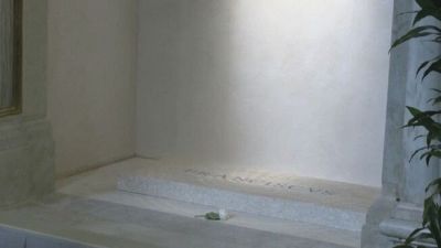 Roma, fedeli in coda alla tomba di Papa Francesco