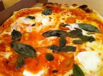 PIZZA EXPRESS  foto web 3 Pizza Buffola