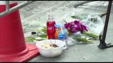 Bangkok, fiori davanti al bar andato a fuoco: bilancio morti sale a 30