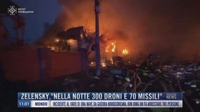 Breaking News delle 11.00 | Zelensky, "Nella notte 300 droni e 70 missili"