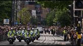 In migliaia a Birmingham per il corteo funebre di Ozzy Osbourne