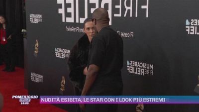 Bianca Censori e lo scandalo dell'abito totalmente trasparente