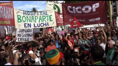 Proteste in Argentina contro le riforme sanitarie di Milei
