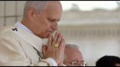 Il Papa si commuove ricevendo il Pallio e l'Anello del Pescatore