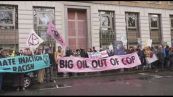 "Big oil out of Cop", la protesta a Londra fuori da sede BP
